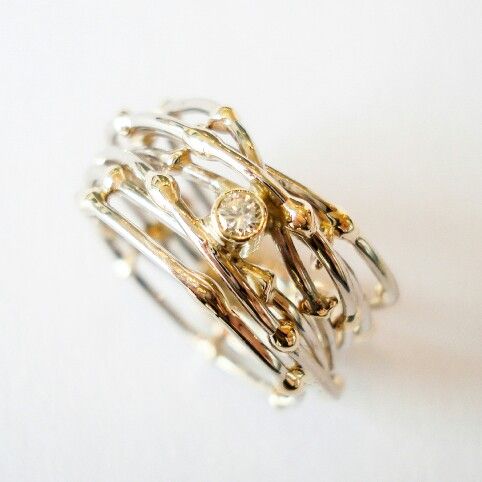 Multi-layered fine-gloss vintage ring