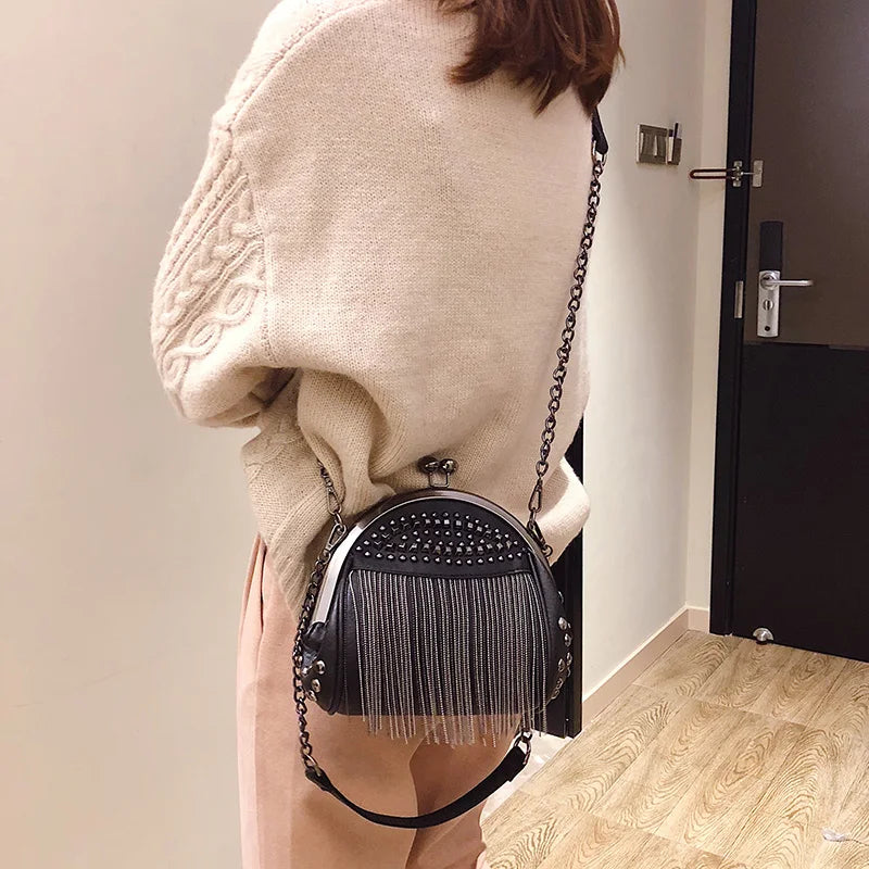 Lisa Kiss-Lock Bag | Retro Chic Essential