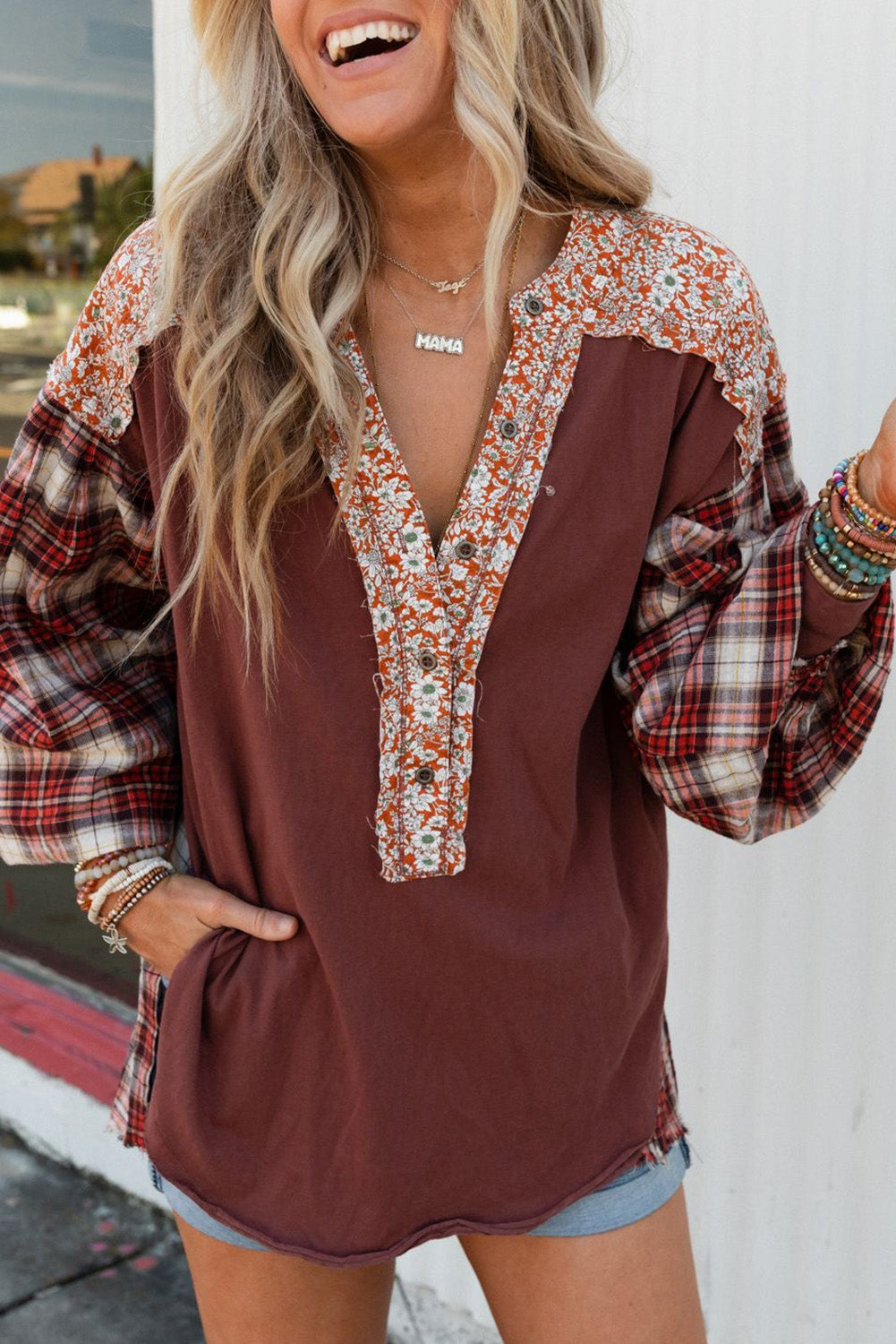 Boho Chic Blouse - Comfort and Style with Floral Details