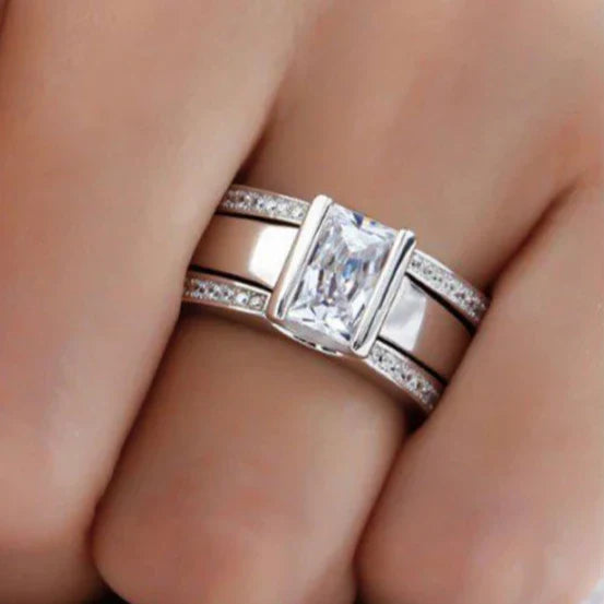 Vintage ring with silver-plated crystal